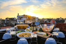 暢飲林邊，淋漓盡致