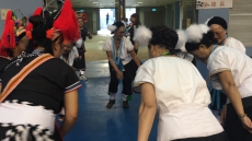 很久沒有唱歌了我~邦查老歌手