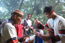 孩子回到Llyutux的懷抱